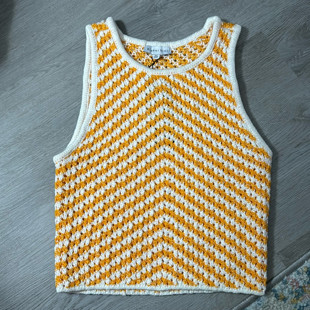 Gianni bini sweater crop top orange and white